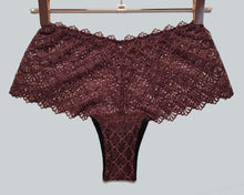 Lade das Bild in den Galerie-Viewer, Lace Hipster